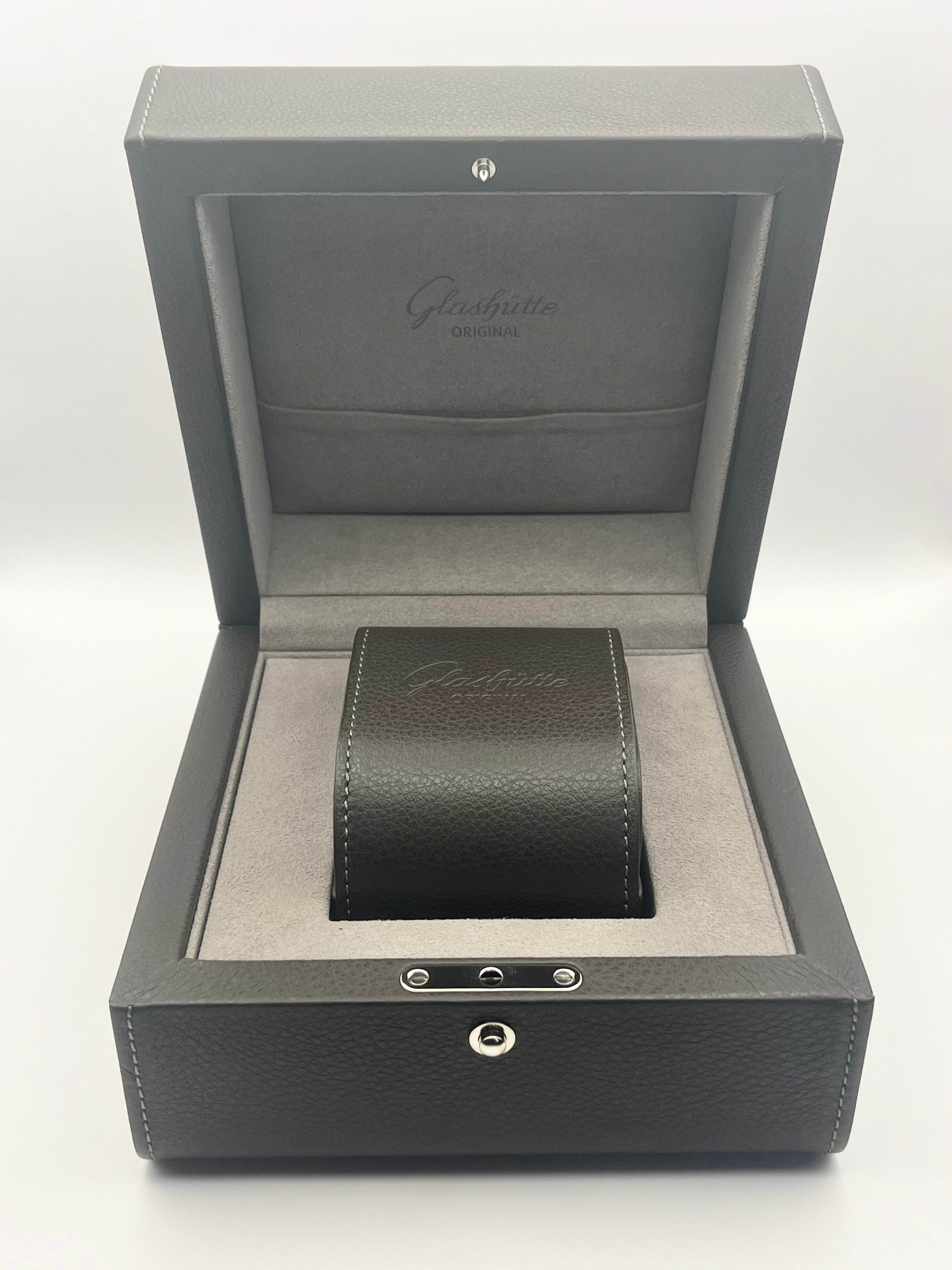 Glashutte Original Senator Chronograph XL (1-39-34-20-42-04)